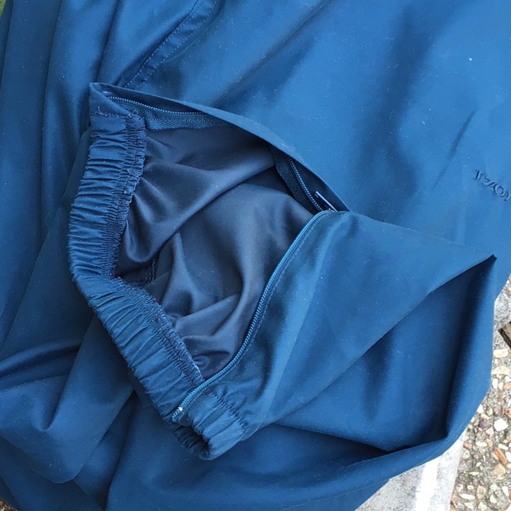 IZOD TRACK SUIT, SIZE JUNIOR S/M, WORN ONCE - Picture 9 of 11